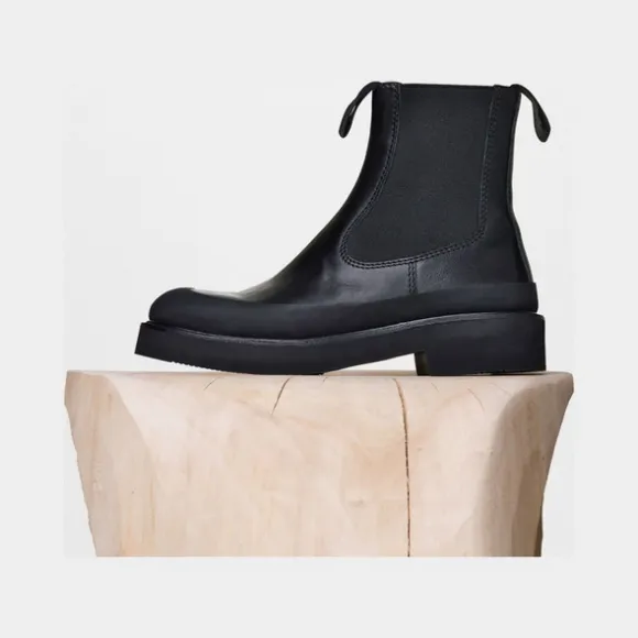 思琳/Celine  Country黑色小牛皮及踝靴 318893CFBC.38NO