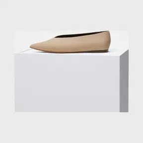 思琳/Celine  Essential绒面皮V口平底鞋 319083NESC.02BG