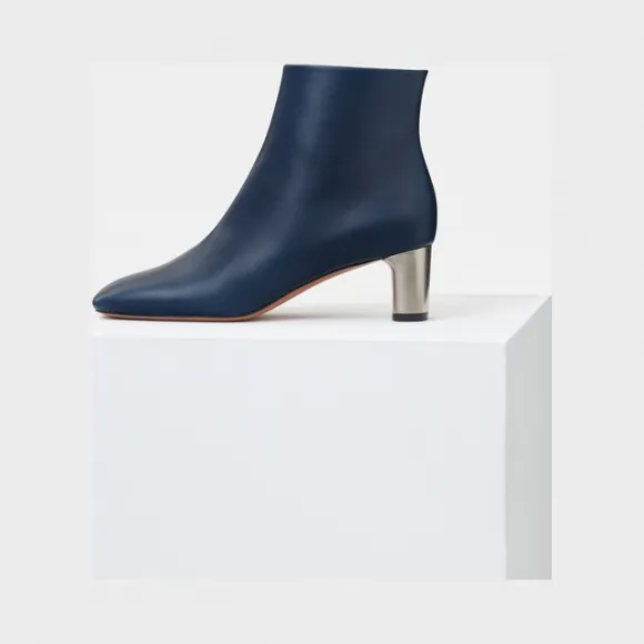 思琳/Celine  Bam Bam小牛皮及踝靴 319123LBBC.07EB