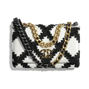 香奈儿/Chanel CHANEL 19链子皮夹  小牛皮、钩花、金色金属、银色金属与钌色金属  白与黑 AP0957-B04824-C0200