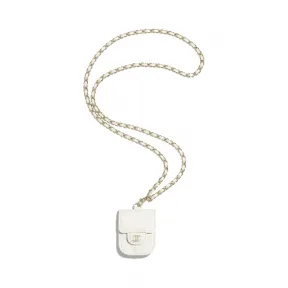 香奈儿/Chanel AirPods耳机套  颗粒压花亮面小牛皮与金色金属  白 AP1647-Y33352-10601