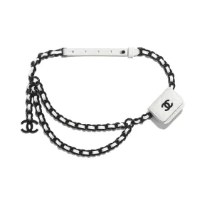 香奈儿/Chanel 腰链式AirPods Pro耳机包  颗粒压花小牛皮与亮漆面金属  白与黑 AP1956-B04836-C0200