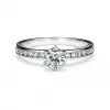 蒂芙尼/Tiffany Tiffany® Setting 镶钻戒圈六爪镶嵌钻戒:经典订婚钻戒 28598149 