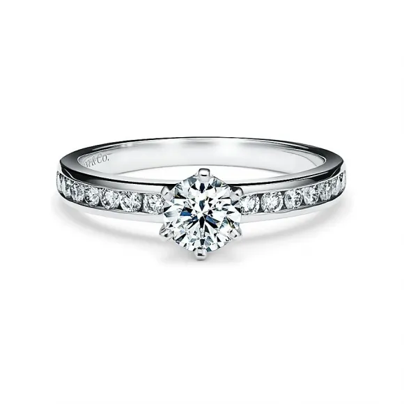 蒂芙尼/Tiffany Tiffany® Setting 镶钻戒圈六爪镶嵌钻戒:经典订婚钻戒 28598149 