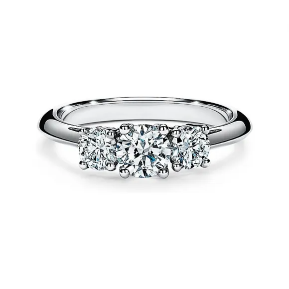蒂芙尼/Tiffany 三石戒指系列铂金订婚钻戒:恒久爱情的华美诠释 32183948 