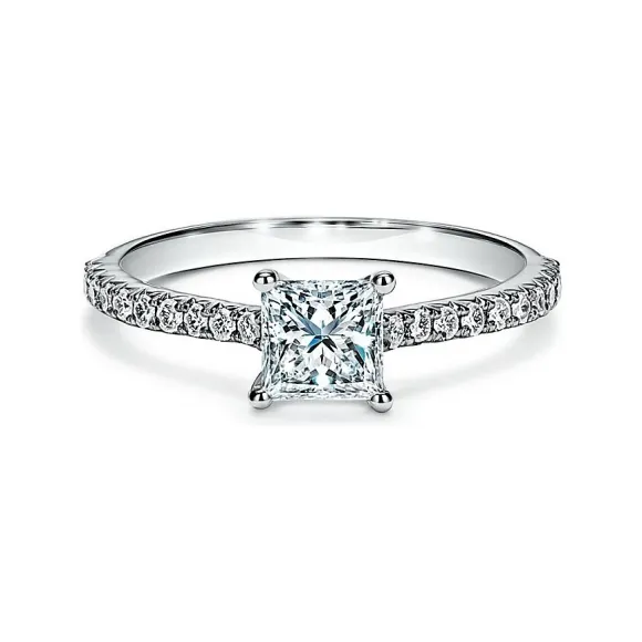 蒂芙尼/Tiffany Novo™ 配密镶钻石铂金环的公主式切割钻石订婚戒指 61652957 