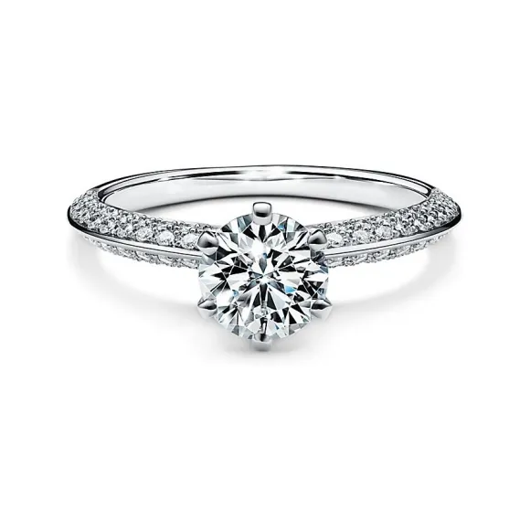 蒂芙尼/Tiffany Tiffany® Setting 铺镶钻石戒圈六爪镶嵌钻戒:经典订婚钻戒 63065781 