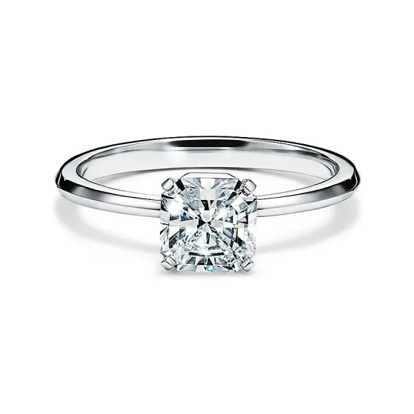 蒂芙尼/Tiffany True™ 铂金订婚戒指：现代爱情的象征 63600075 