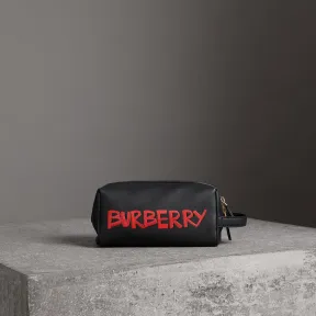 博百利/Burberry  涂鸦印花皮革收纳袋 (黑色)  40740701