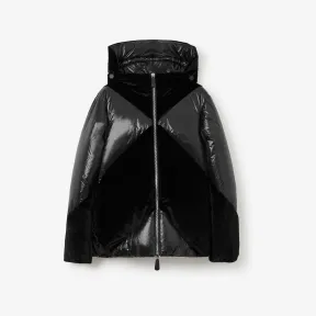 博百利/Burberry V 形条纹羽绒连帽外套 (黑色) 80592481