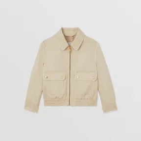 博百利/Burberry Thomas 泰迪熊贴花棉质哈林顿外套 (杏仁米色) 80617291