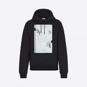 迪奥/Dior 黑色 Molton 棉质连帽衫搭配 DIOR AND DANIEL ARSHAM 褪色“Je Suis Couturier”书籍 3D 印花 023J605B0531-C988