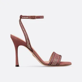 迪奥/Dior  佩戴着蝴蝶结装点的 Dway 拖   木屐 配以厚底。 KCQ707SRY-S52R