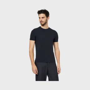 乔治阿玛尼/Giorgio Armani 精致的纹理和理想的版型，是衣橱常备的百搭款式。弹力黏胶平纹针织短袖 T 恤，圆领设计。领边和袖口采用平式接缝工艺。意大利制造。 48211935vk