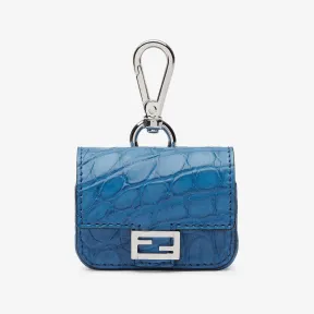 芬迪/Fendi Baguette吊饰-浅蓝色凯门鳄鱼皮吊饰-男士钥匙扣和手袋配件 7AS157AD1NF1KAD 8056582614496