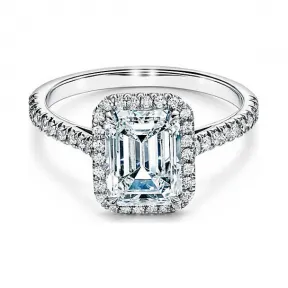 蒂芙尼/Tiffany Tiffany Soleste 系列铂金镶钻戒圈，珠链式边镶钻石环绕祖母绿形切割主钻订婚钻戒。