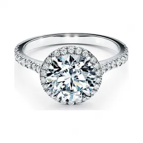 蒂芙尼/Tiffany Tiffany Soleste 系列铂金镶嵌圆形明亮式切割钻石订婚钻戒。