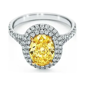 蒂芙尼/Tiffany Tiffany Soleste 系列铂金镶嵌椭圆形黄钻边镶双层珠链式钻石订婚钻戒。