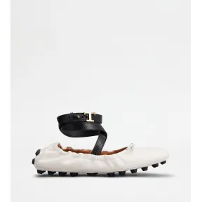 托德斯/Tod's 女人 彩色 Bubble扣带皮革芭蕾舞鞋 XXW76K0HS50SWH148J